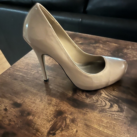 Nude patent high heel platform dress shoes - Picture 3 of 4